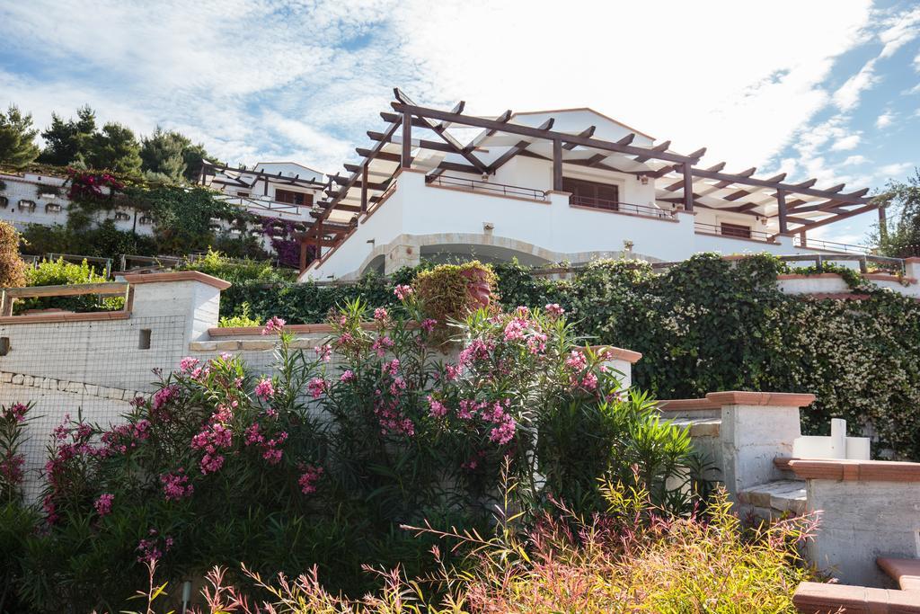 Holiday Lodge al Porto Mattinata Exterior foto